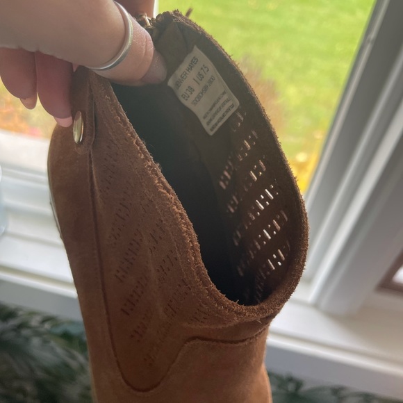 Booties 7.5 - Picture 3 of 3